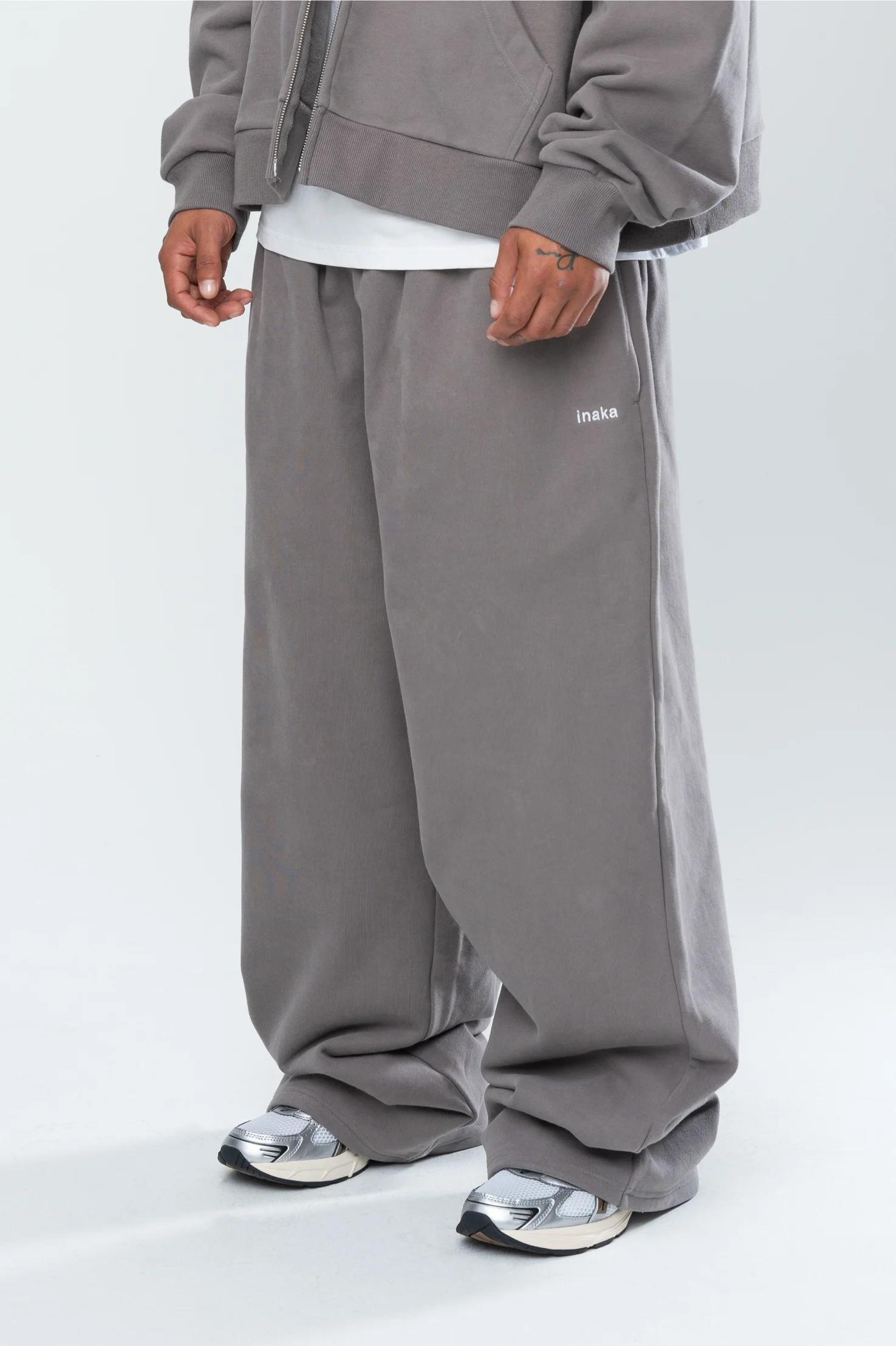 BASICS BAGGY SWEATS - STONE - Image 4